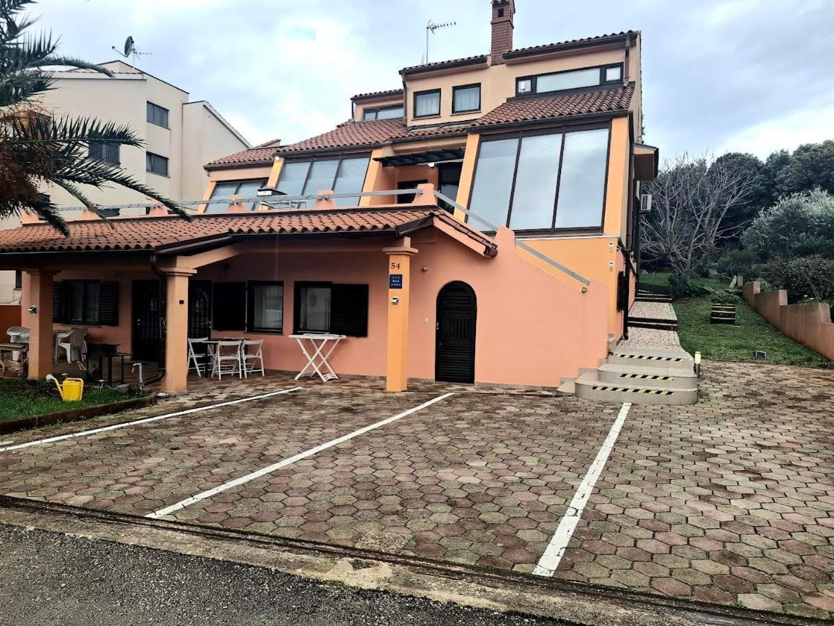 Apartmani Delas 2 بيشكانا أوفالا المظهر الخارجي الصورة